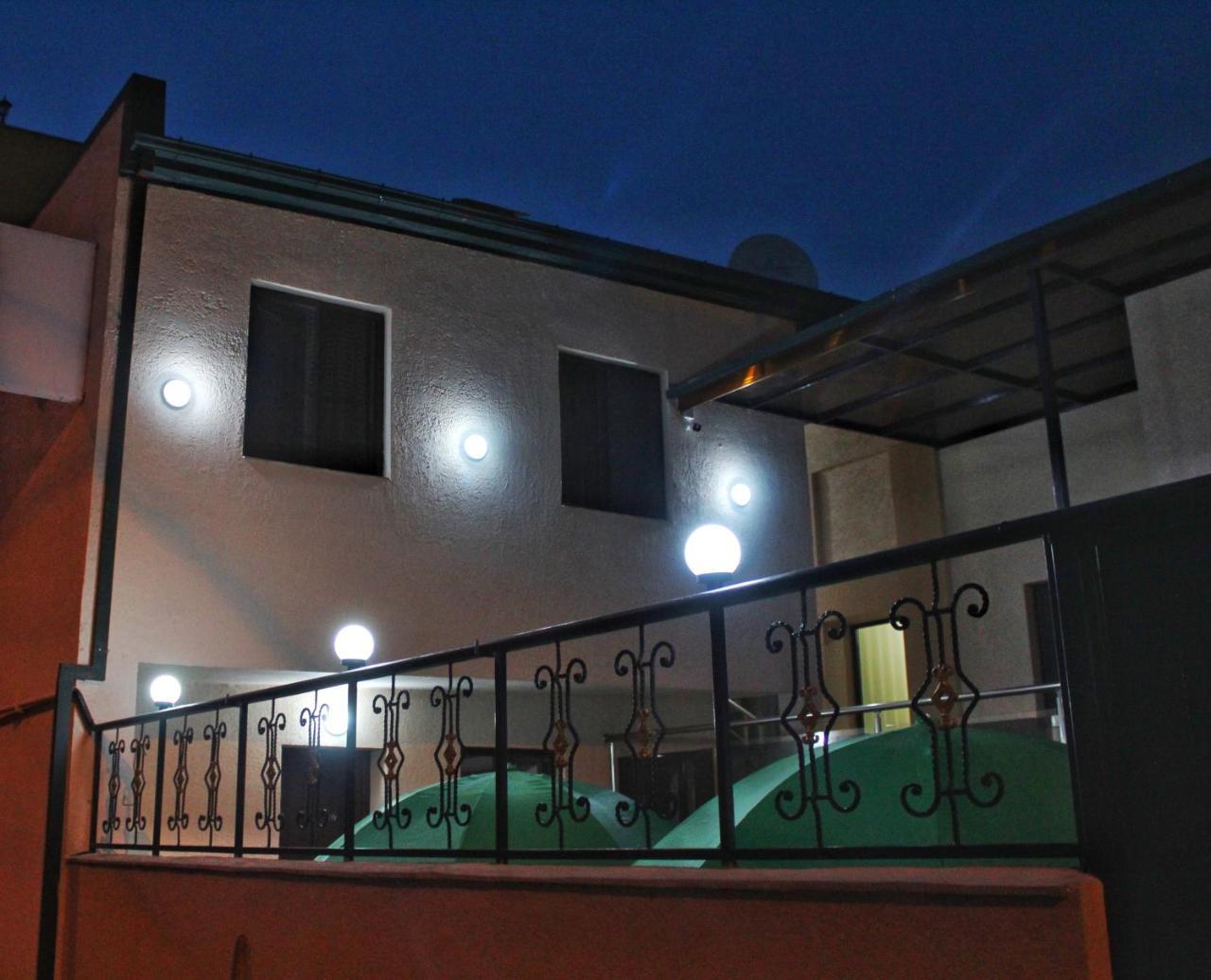 Hotel Elegant 2 Tbilisi Buitenkant foto