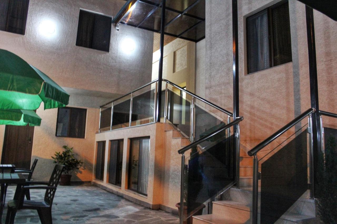 Hotel Elegant 2 Tbilisi Buitenkant foto