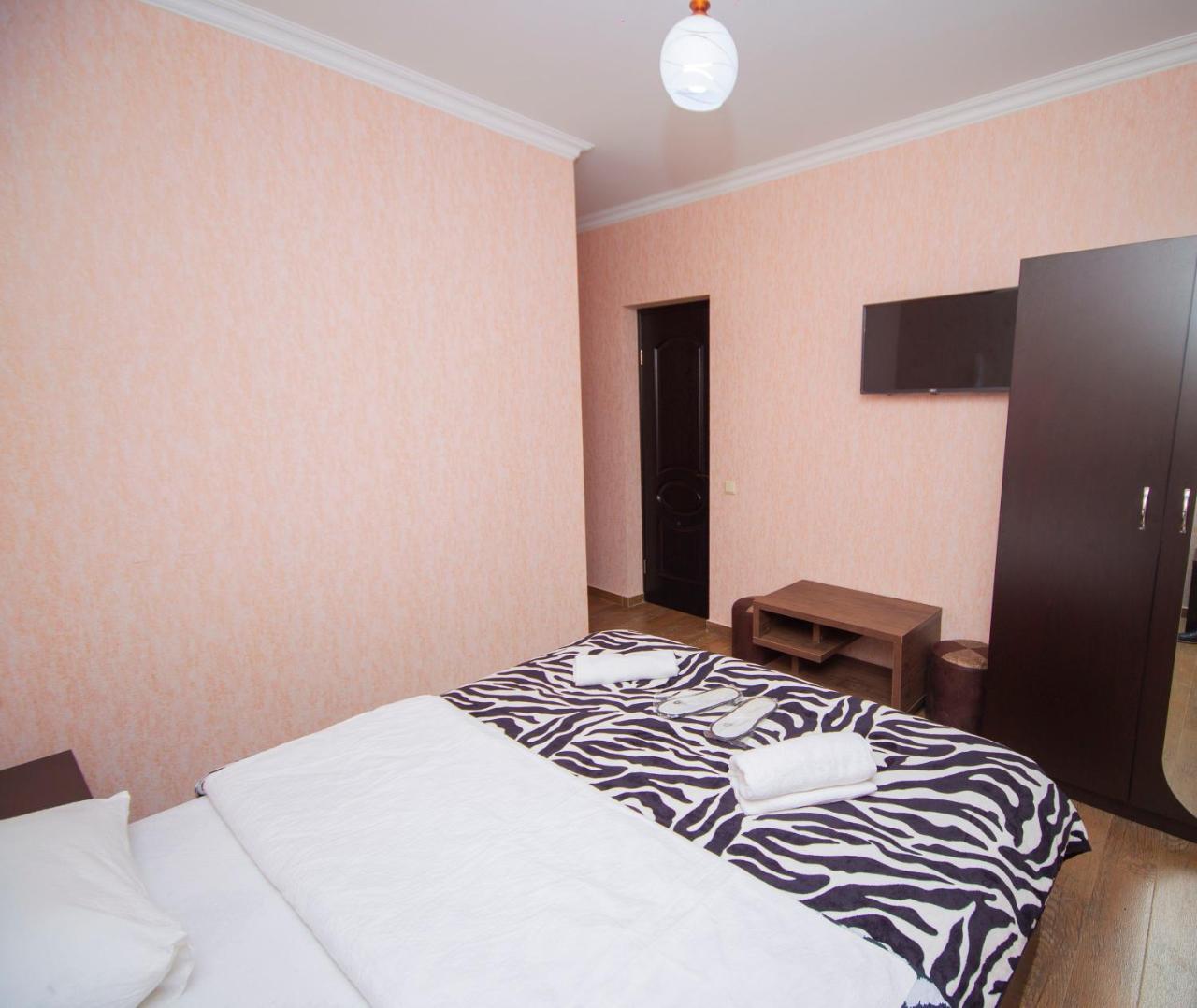 Hotel Elegant 2 Tbilisi Buitenkant foto